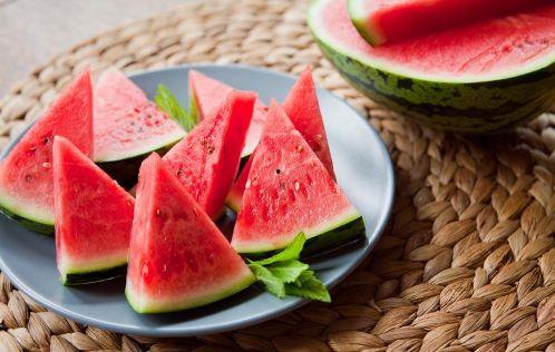 搬凳吃瓜,一场别开生面的夏日盛宴